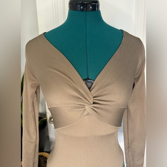 Aura Tan Long-Sleeve Ribbed Fabric Bodysuit small - Picture 4 of 7